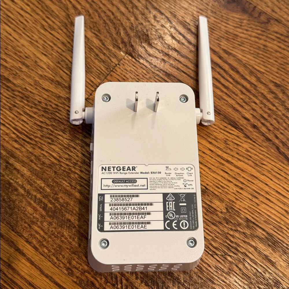 NETGEAR WIFI Router and Range Extender - Picture 7 of 10